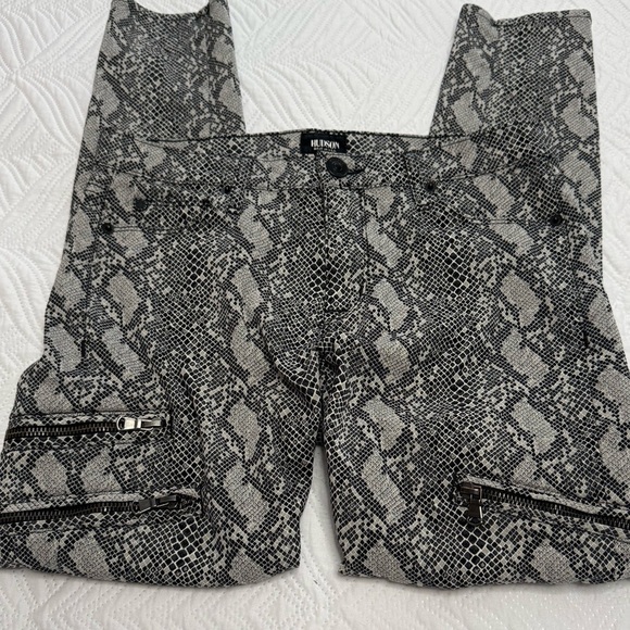 Hudson Women’s Black & Grey Snakeskin Print Skinny Stretch Pants. Size 28 - Picture 5 of 9